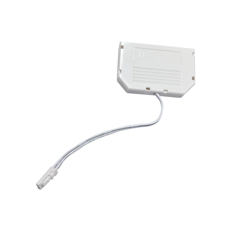 ADAPTADOR MULTICONTACTO 6 SALIDAS P/LUZ LED MOD. LJLED6