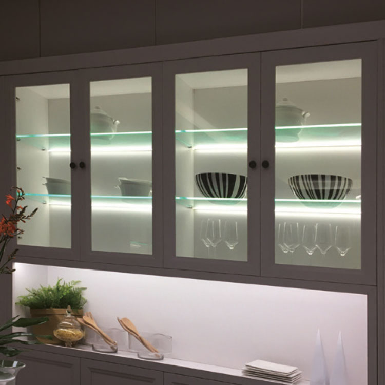 CANAL CON LUZ LED PARA ENTREPAÑOS DE CRISTAL / ACRÍLICO LJ03002
