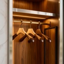 JUEGO DE GANCHOS PARA MUJER (MADERA CON CUERO) 6 PIEZAS BEIGE - MOD. PER3201